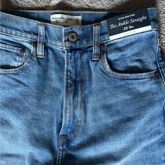 Abercrombie & Fitch Curve Love Ultra High Rise Ankle Straight Jean Size 25 XL - Picture 3 of 9